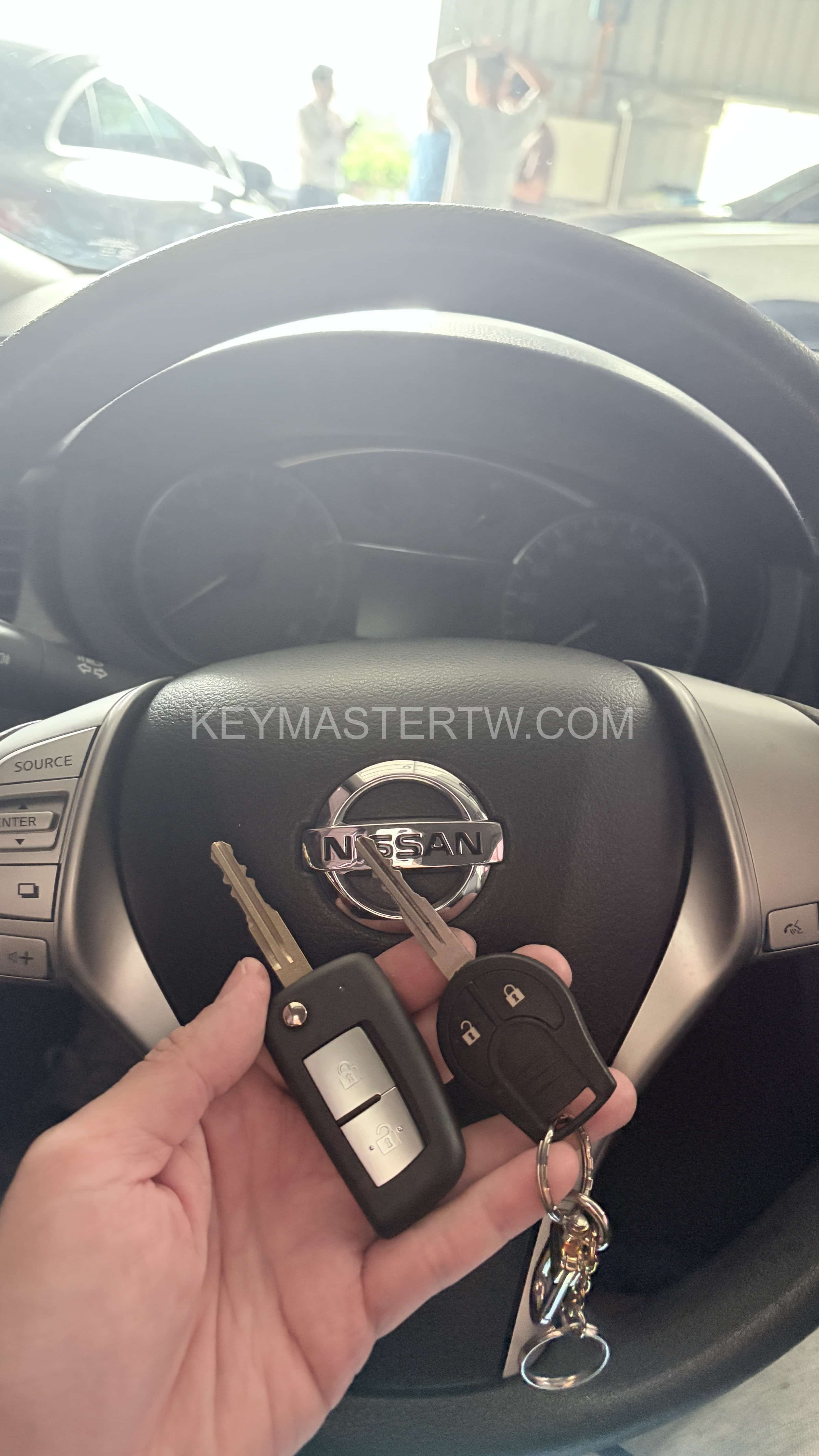 2012 NISSAN Big Tiida 摺疊鑰匙拷貝 台中