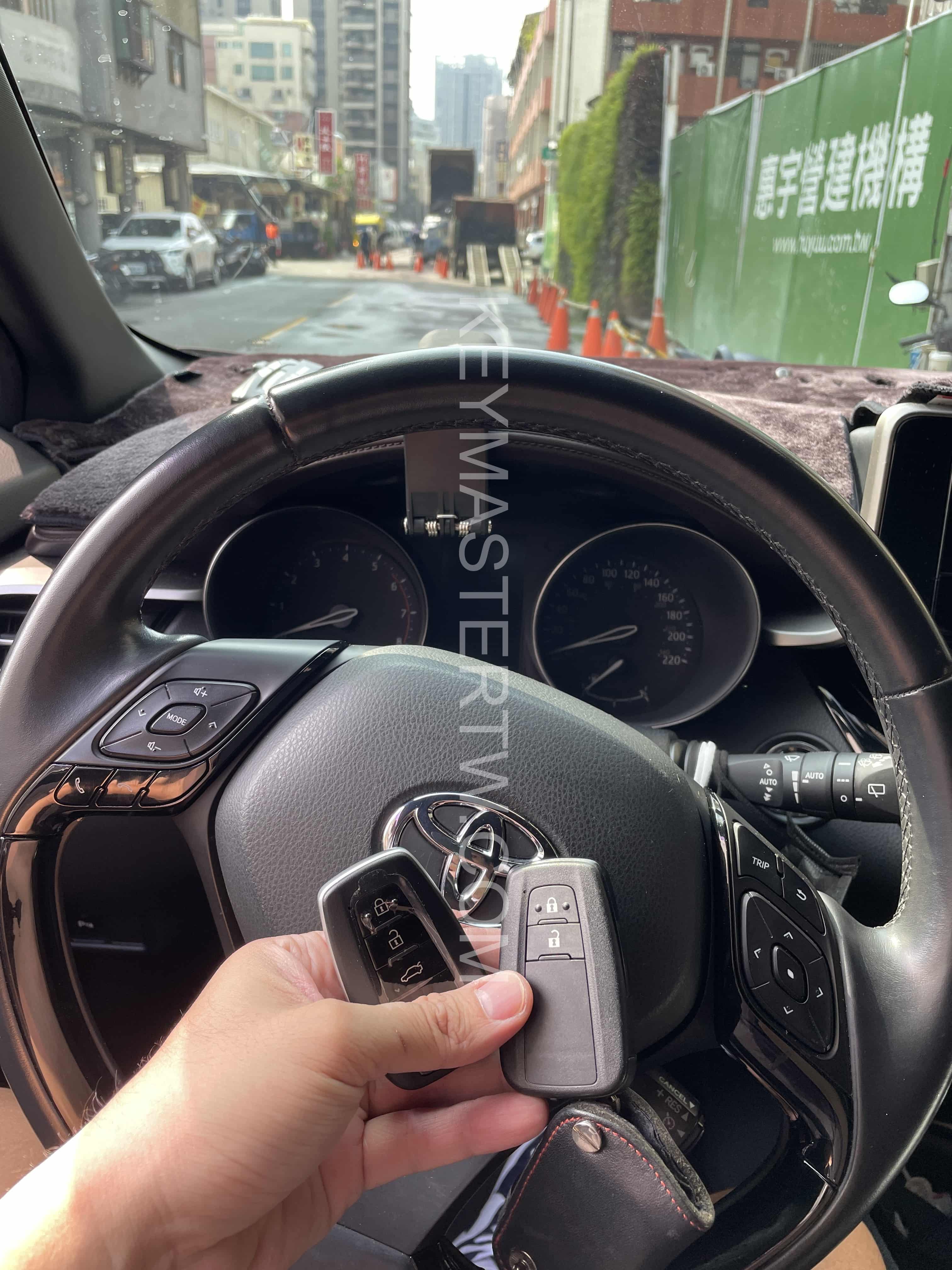 2016 TOYOTA C-HR KEYLESS鑰匙拷貝 台中