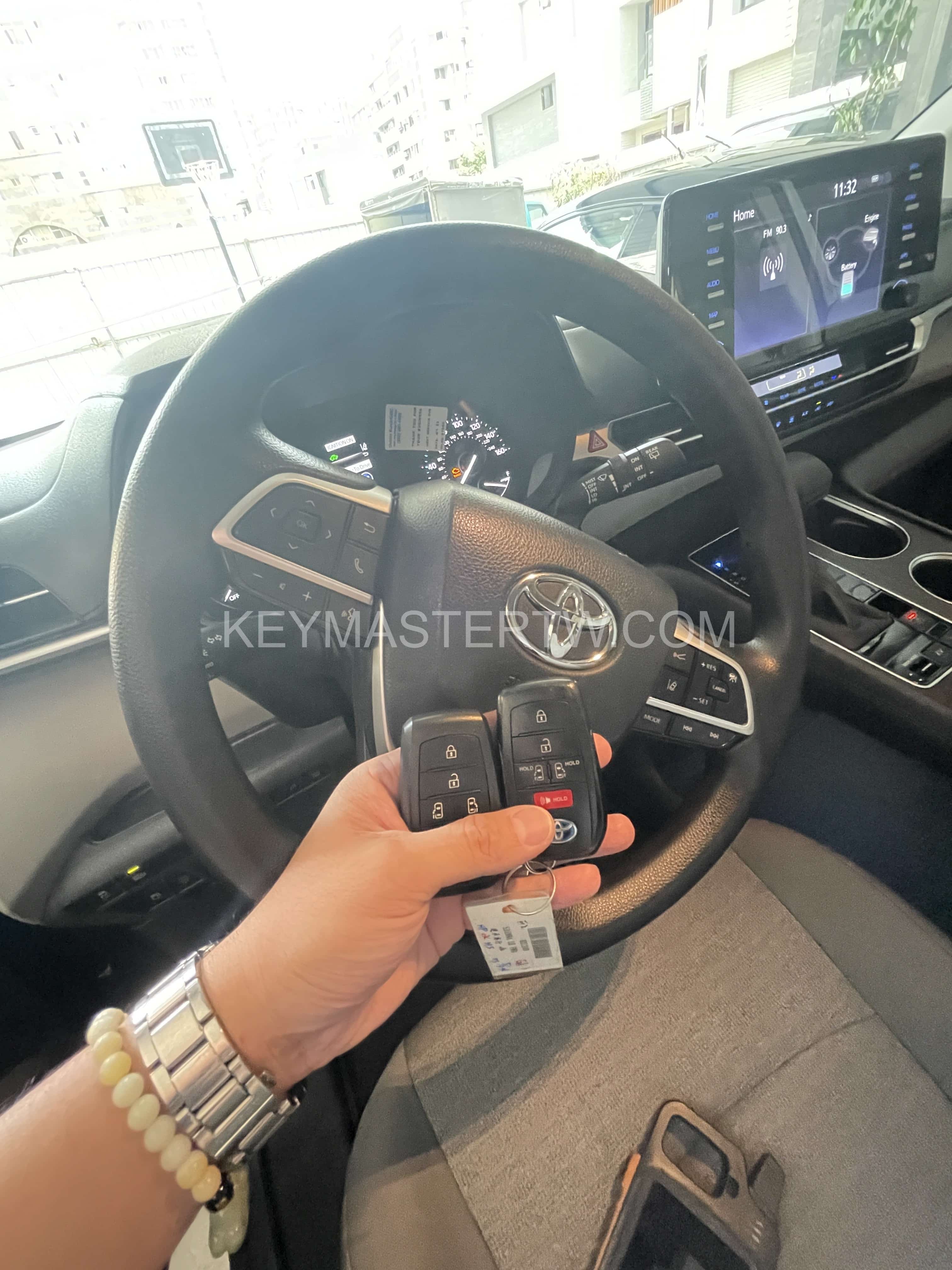 2020 TOYOTA Sienna KEYLESS鑰匙拷貝 台中