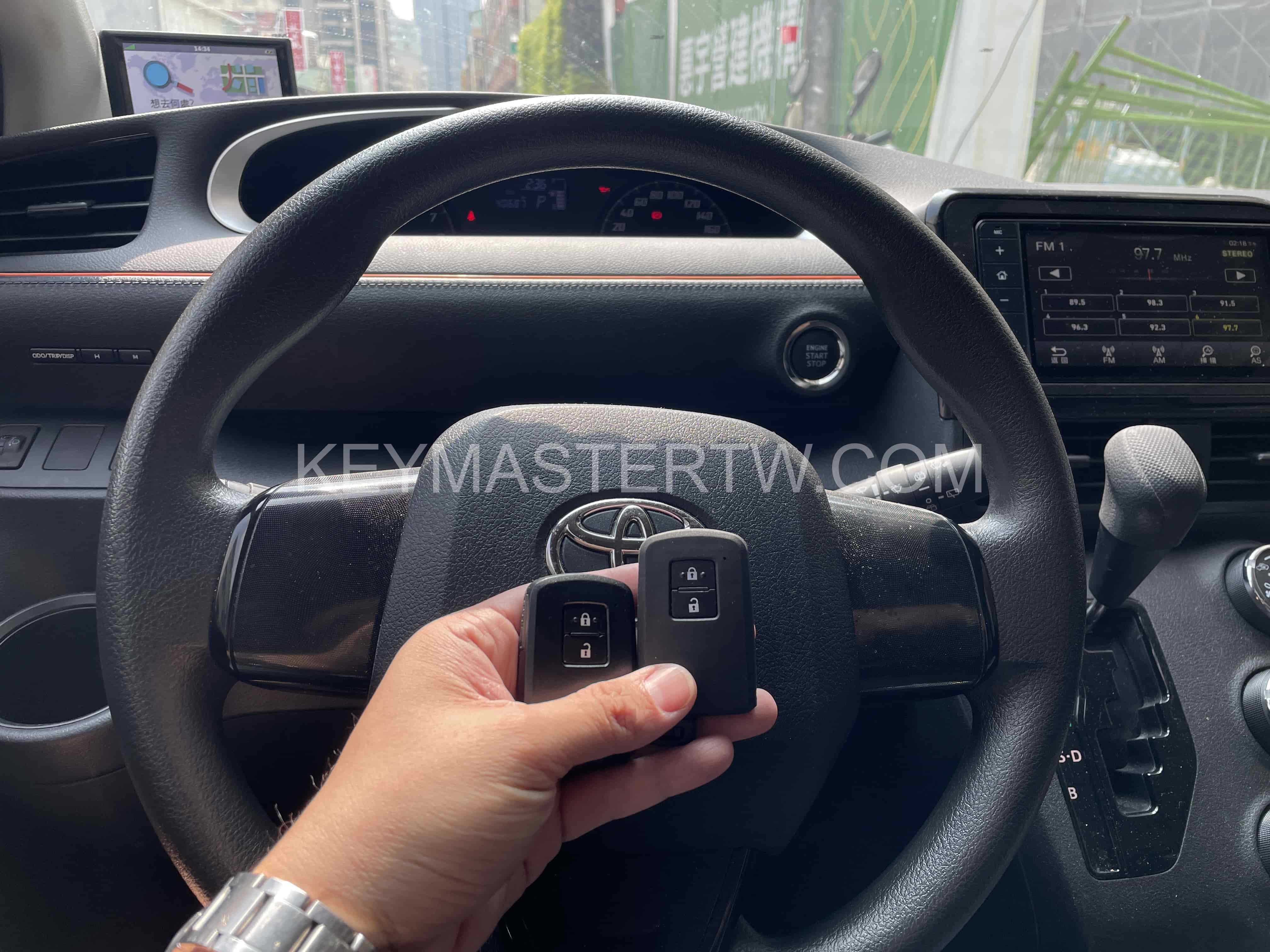 2018 TOYOTA Sienta KEYLESS鑰匙拷貝 台中