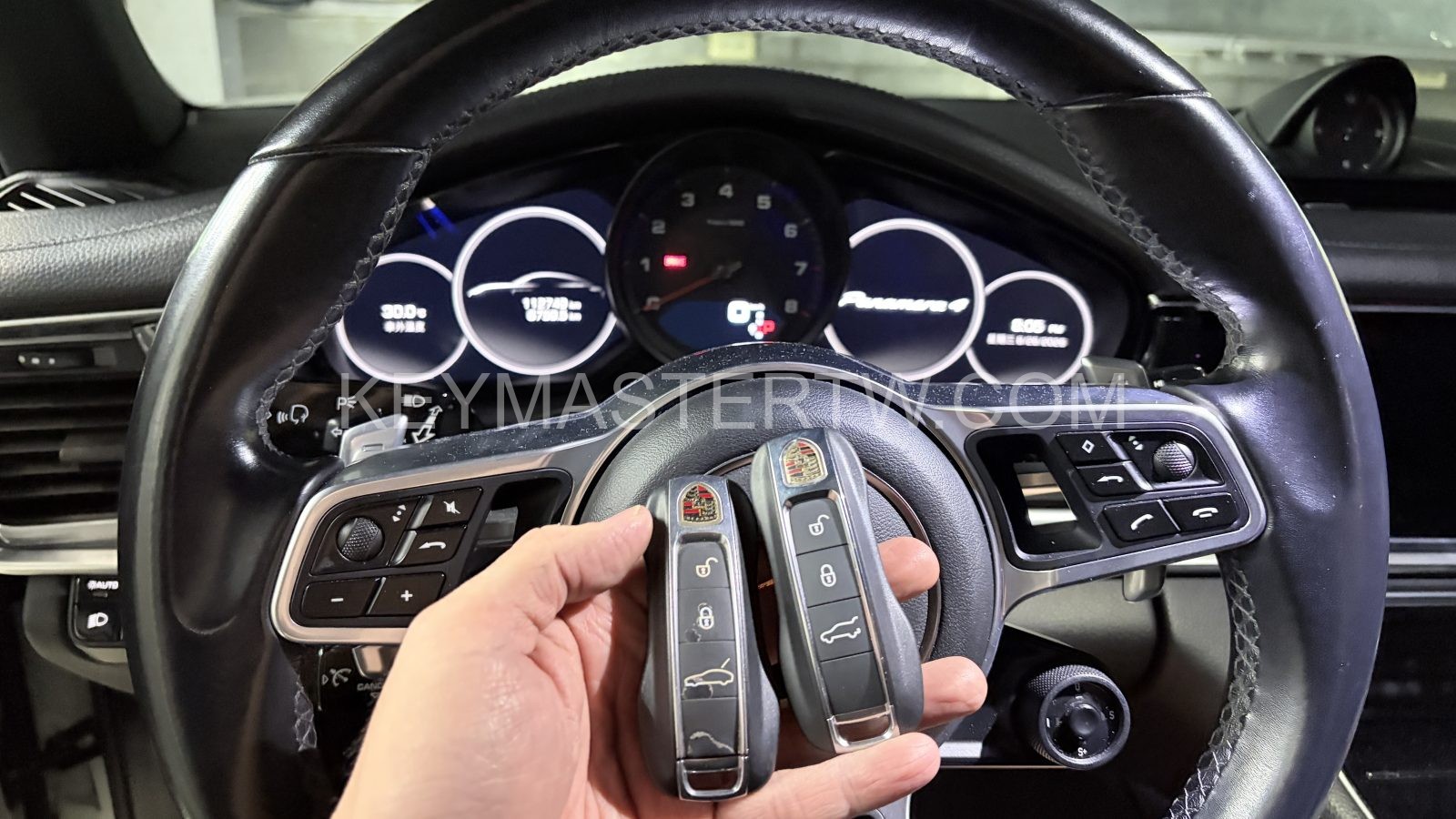 2017 Porsche Panamera KEYLESS鑰匙拷貝 台中