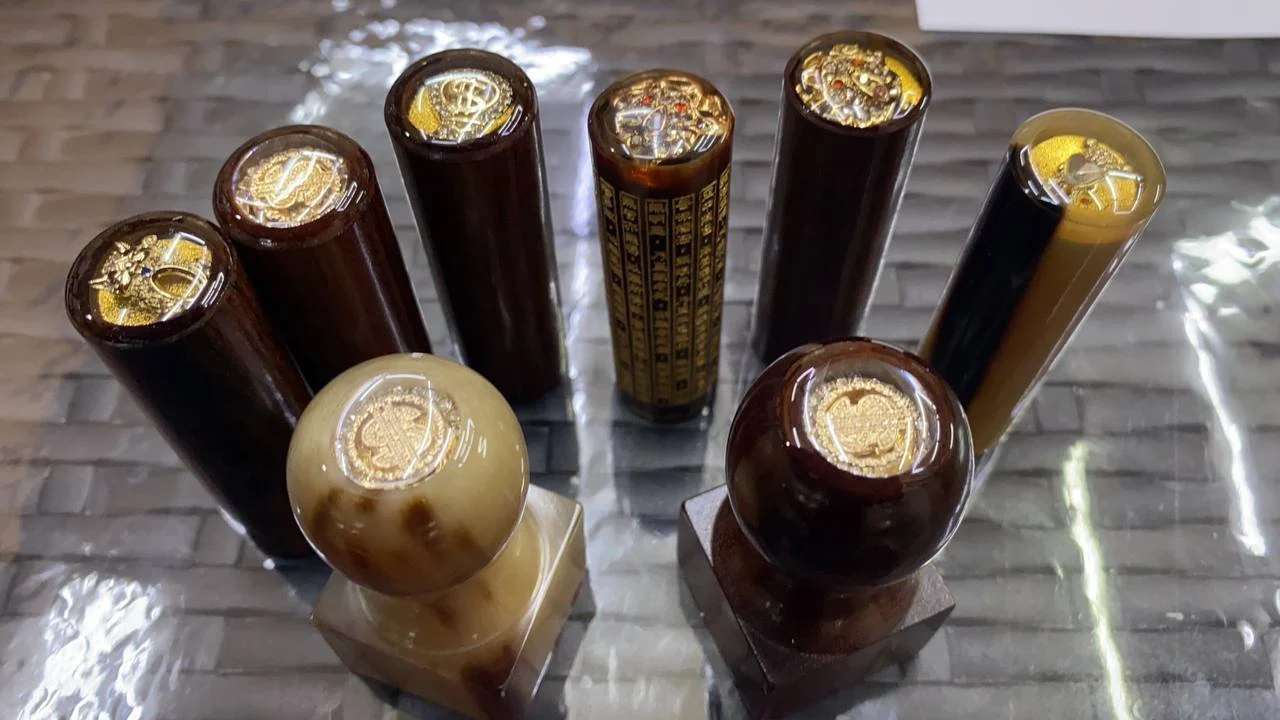 個人印鑑章頂與印材展示