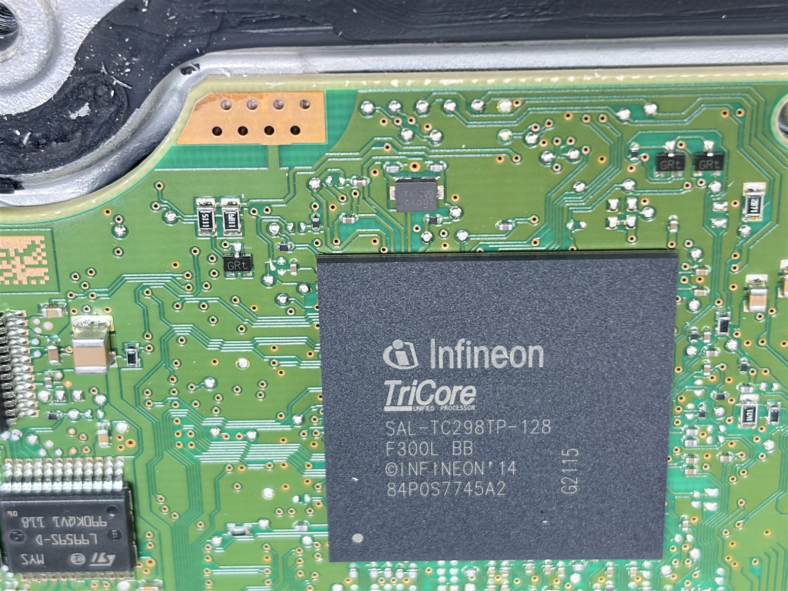 MG1 ECU 內部 Infineon Tricore 處理器近照